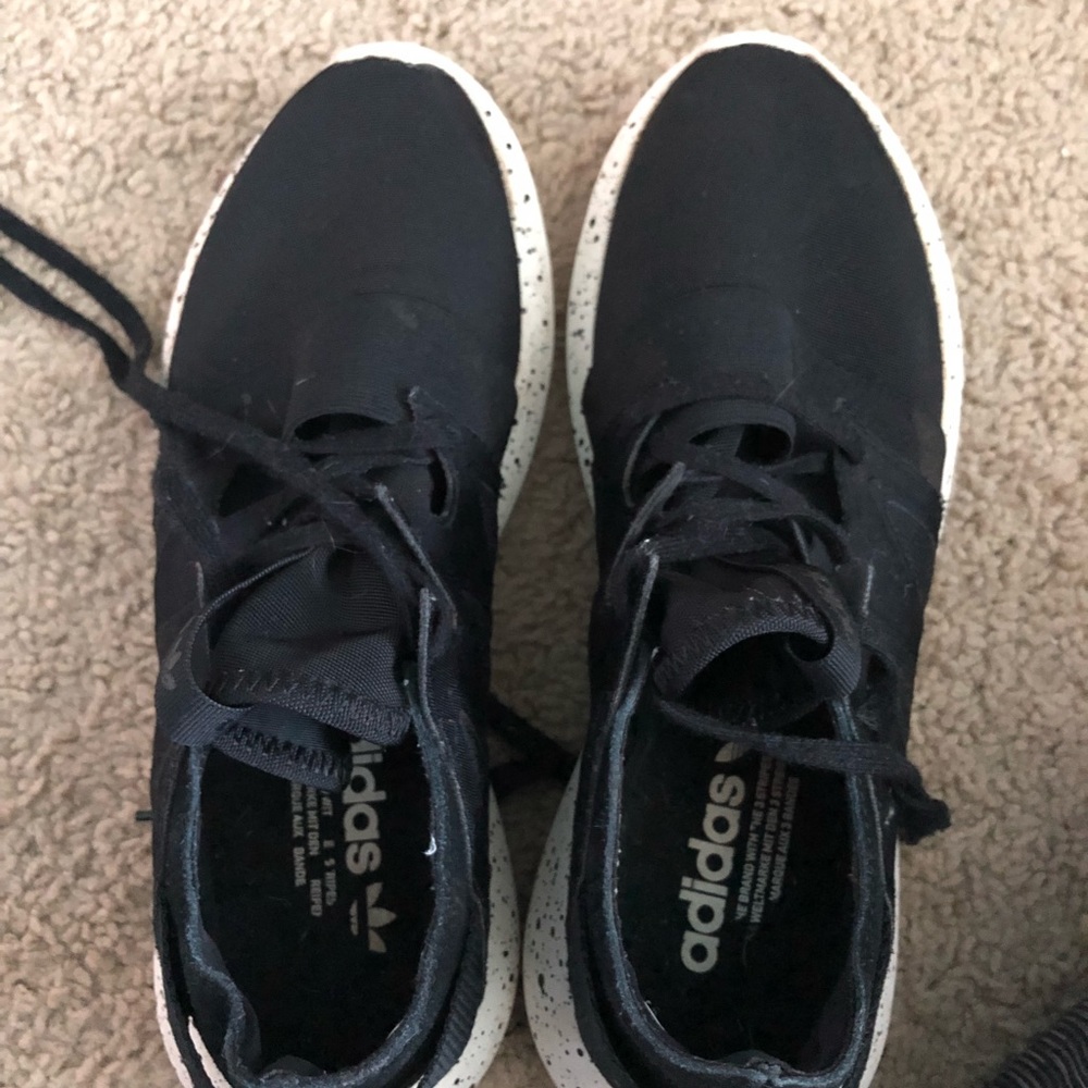 Black adidas W/ speckled bottoms